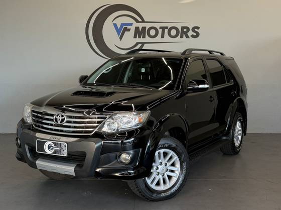TOYOTA HILUX SW4 3.0 SRV 4X4 7 LUGARES 16V TURBO INTERCOOLER DIESEL 4P AUTOMÁTICO
